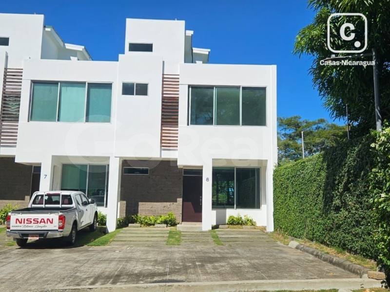 Casa en venta en Villa Fontana Sur, Managua – 3 hab, 182 m²