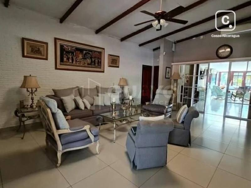 Casa en venta en Las Colinas, Managua – 5 hab, 1,400 m²