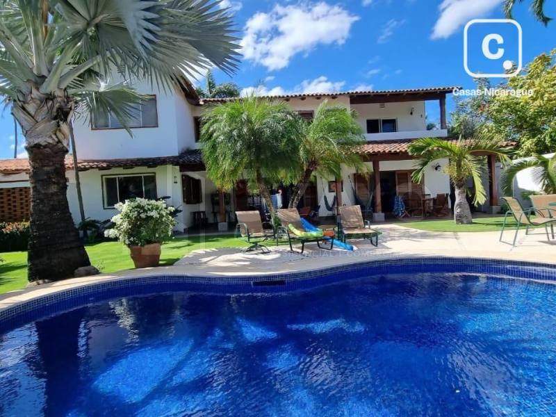 Casa de playa en venta en Poneloya, León – 5 hab, 398 m²