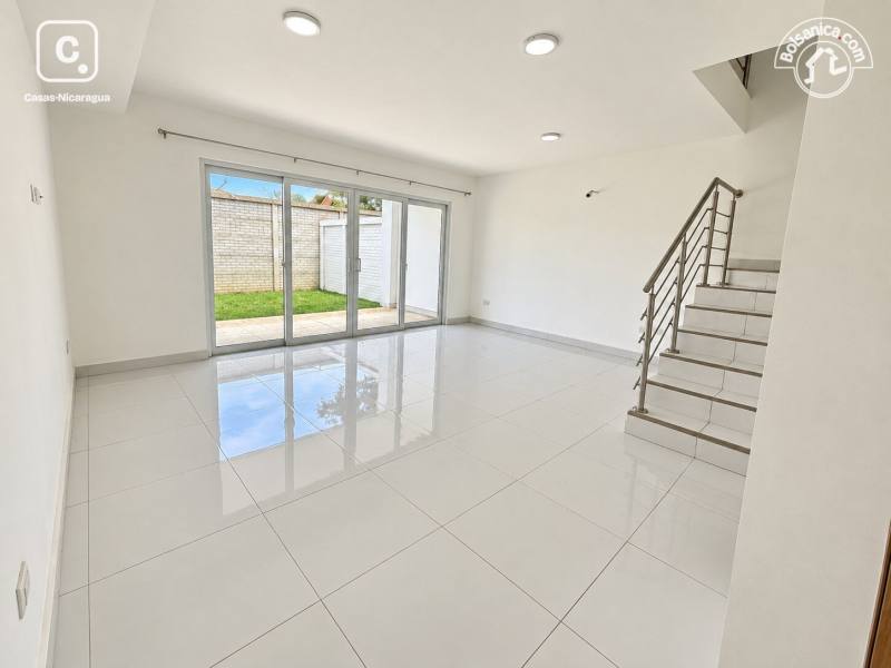 Casa en alquiler en Las Colinas, Managua – 3 hab, 135 m², US$ 1,400/mes