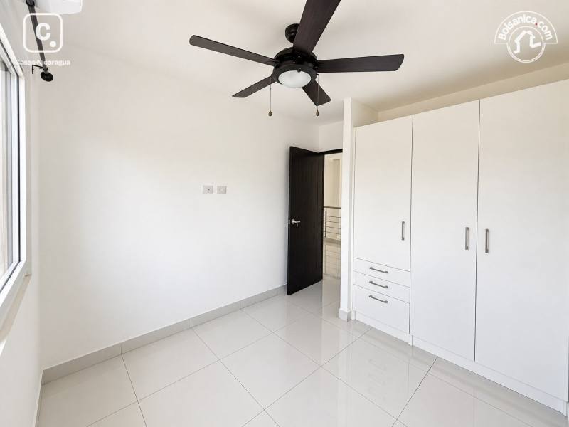 Casa en alquiler en Las Colinas, Managua – 3 hab, 135 m², US$ 1,400/mes