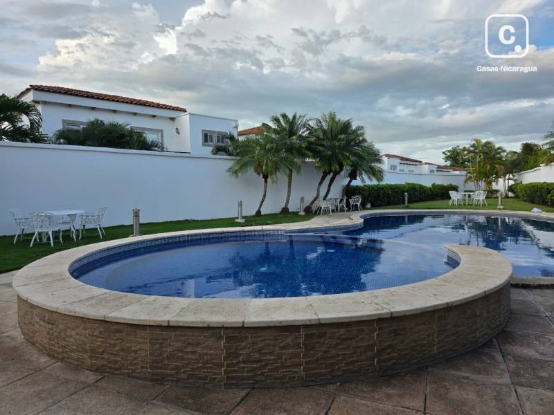 Casa en alquiler en Las Colinas, Managua – 3 hab, 450 m²