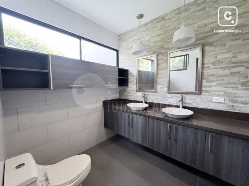 Casa en venta en Las Colinas de Santa Cruz, Las Colinas, Managua