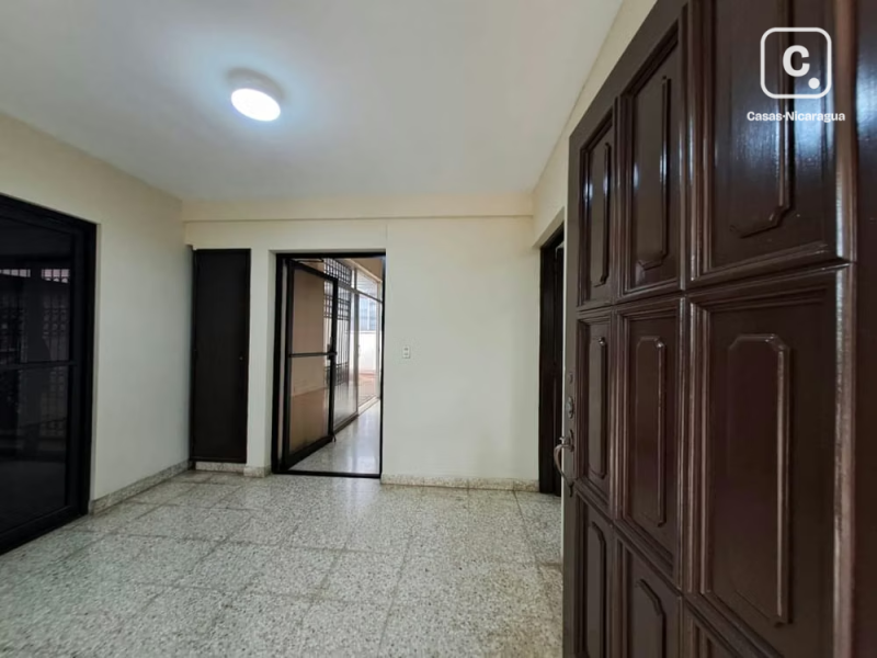 Venta de Propiedad en Bolonia ideal para oficinas o cualquier otro negocio