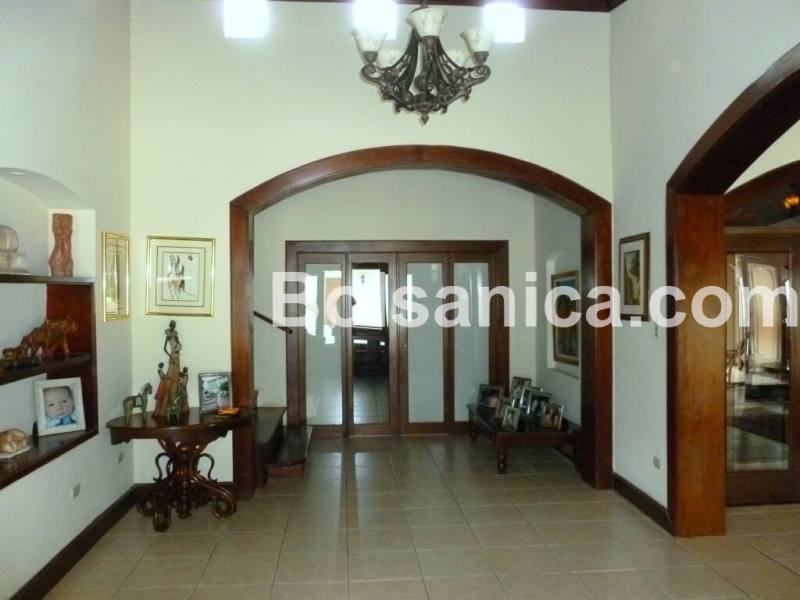 Alquiler de Casa en Altos de Santo Domingo, Managua