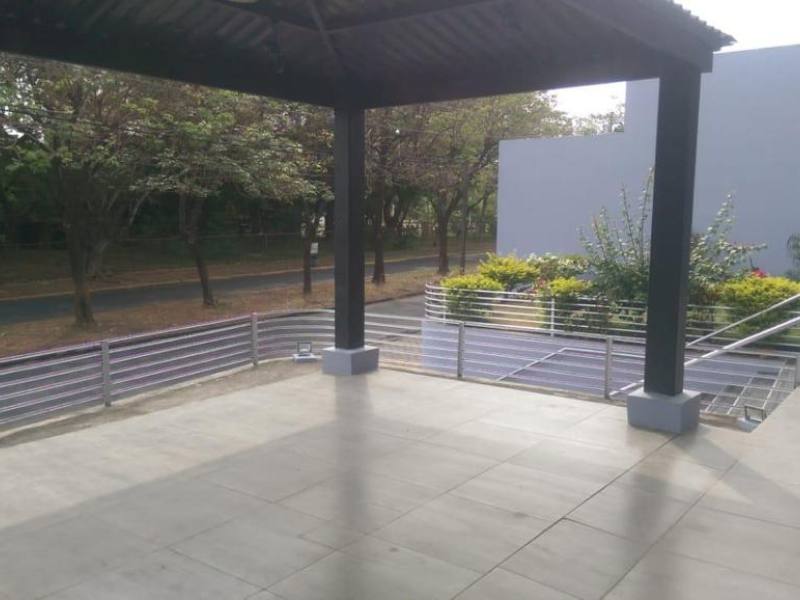 Alquiler o Venta de Edificio en Villa Fontana, Managua.