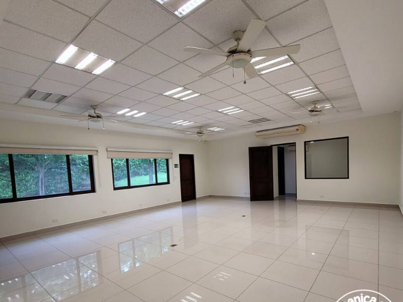 Venta de Edificio Corporativo ,en Las Cumbres