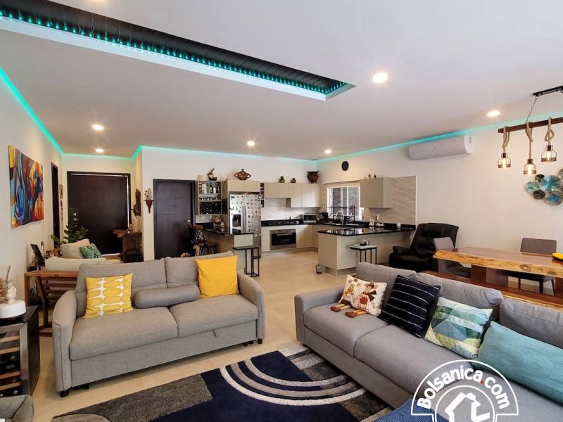 Venta casa en Santo Domingo condominio