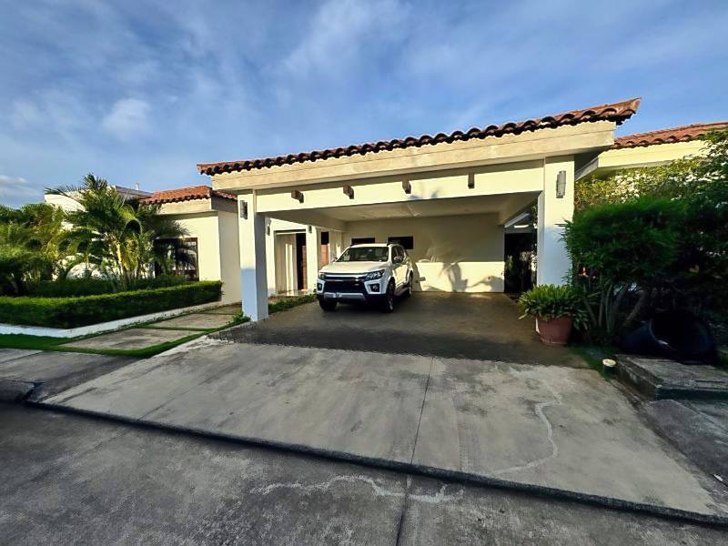 Venta de casa en Santo Domingo, Managua