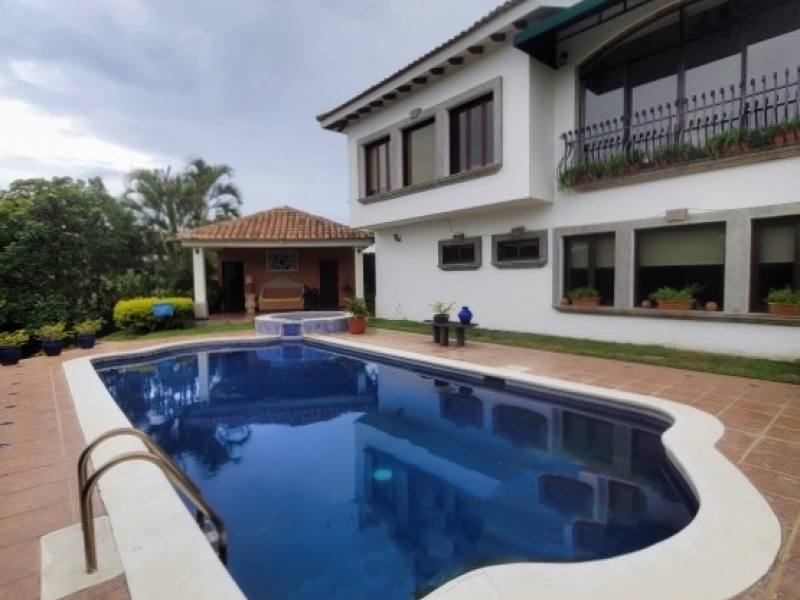Alquiler de casa en Villa Fontana Sur, Managua – US$ 5,000/mes