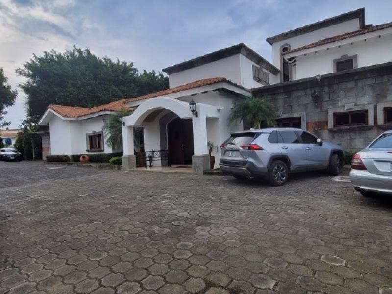 Alquiler de casa en Villa Fontana Sur, Managua – US$ 5,000/mes