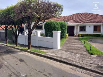 Casa en venta en Las Cumbres, Managua – US$ 600,000