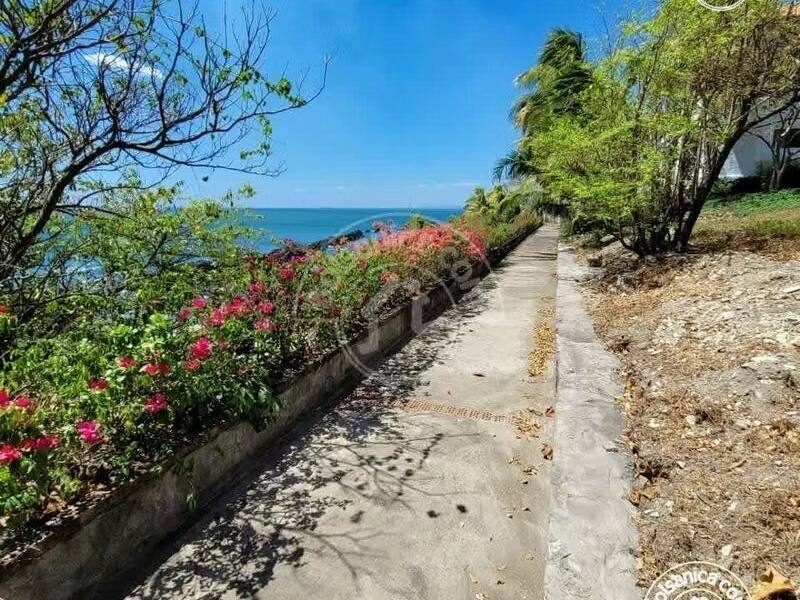 Venta de Terreno en Playa Hermosa en Condo