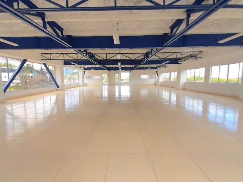 Se rentan oficinas en edificio corporativo