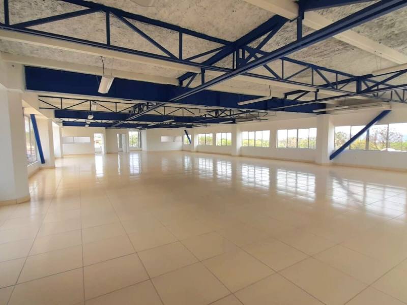 Se rentan oficinas en edificio corporativo