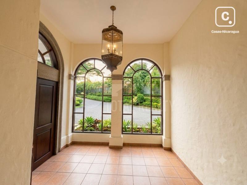 Casa en alquiler en Villa Fontana Sur, Managua – US$ 4,500/mes