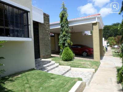 Casa en venta en Las Colinas, Managua – 4 hab, 237 m²