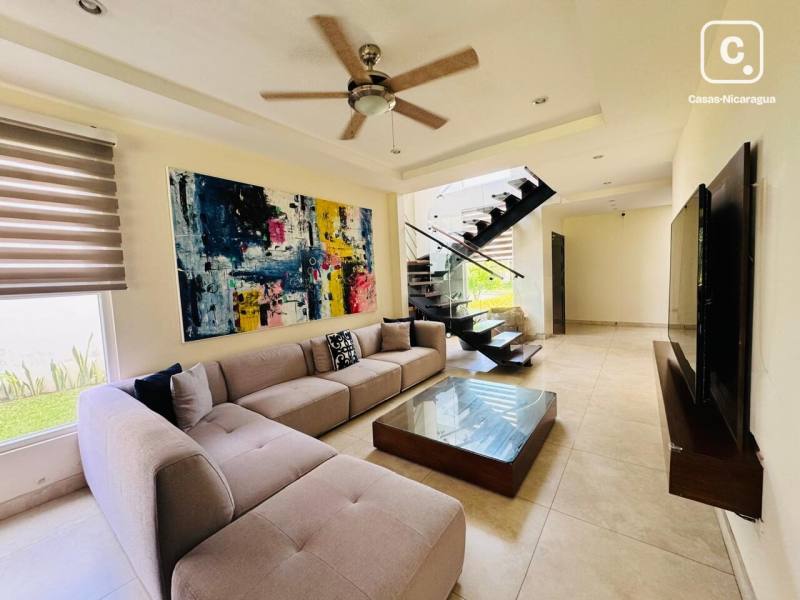 Casa en venta en Villa Fontana Sur, Managua – US$ 350,000