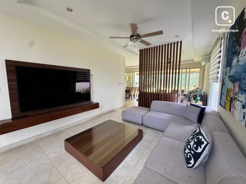 Casa en venta en Villa Fontana Sur, Managua – US$ 350,000