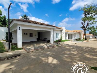 Venta casa en Santo Domingo condominio
