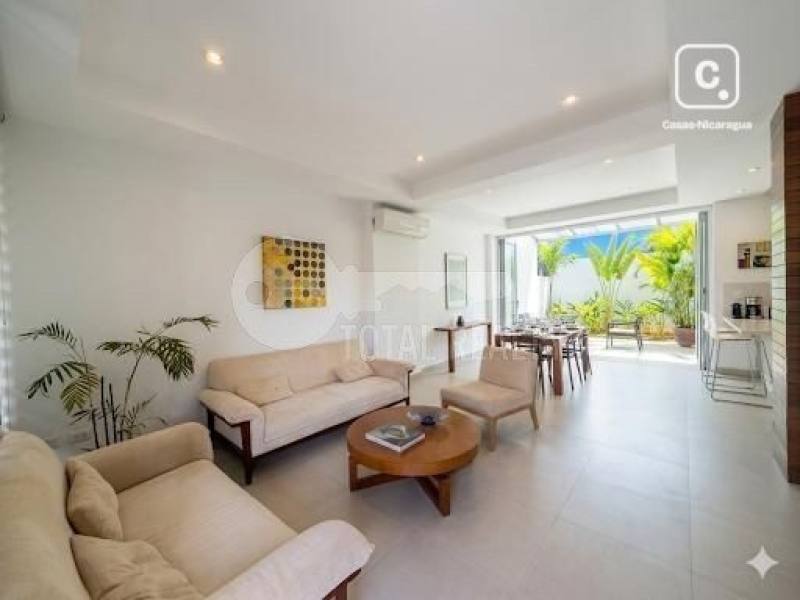 Excelente Casa en venta en Villa Fontana Sur, Managua