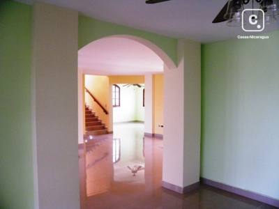 Casa en venta o alquiler en Las Colinas, Managua – 5 hab, 350 m²