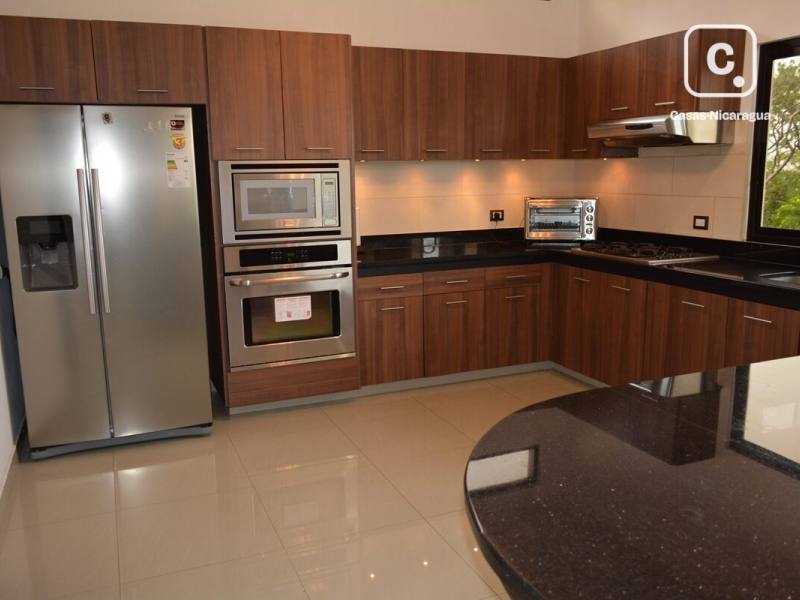 Casa en venta en Carretera Vieja a León, Managua – 5 hab, 475 m²