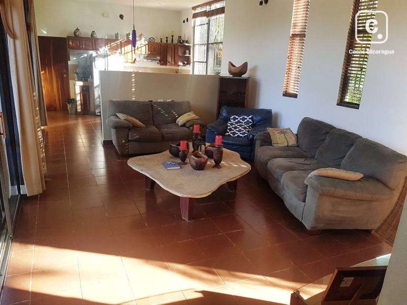 Casa en venta en Carretera Masaya, Managua – 2 hab, 1,236 varas²