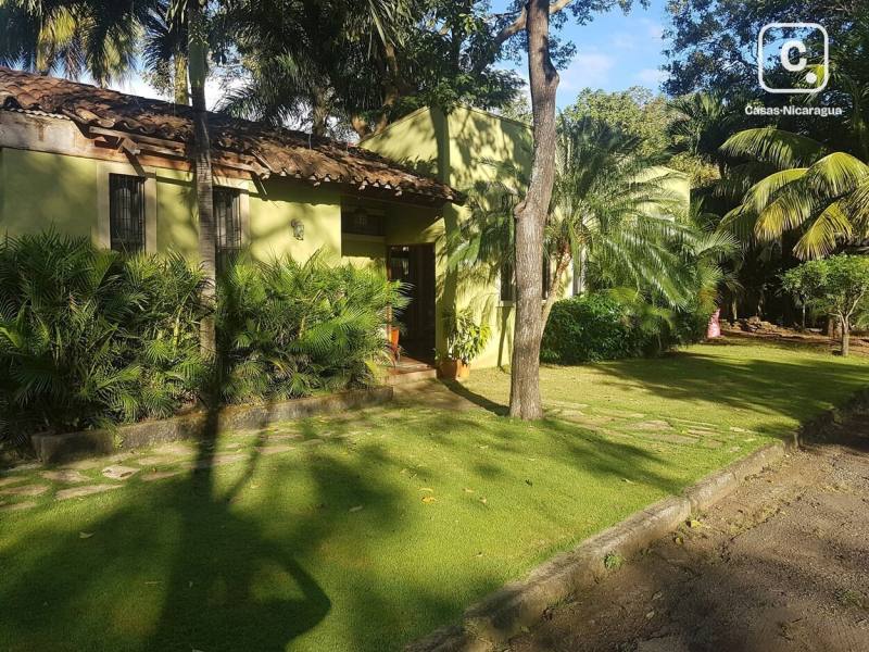 Casa en venta en Carretera Masaya, Managua – 2 hab, 1,236 varas²