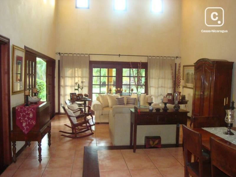 Casa en venta en Las Colinas, Managua – 4 hab, 495 m²