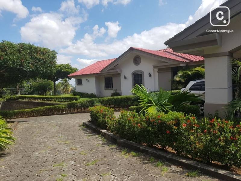 Casa en venta en Santo Domingo, Managua – 4 hab, 279 m²