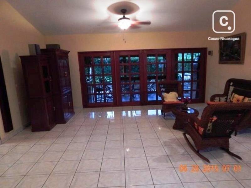 Casa en venta en Veracruz, Managua – 4 hab, 921 varas²