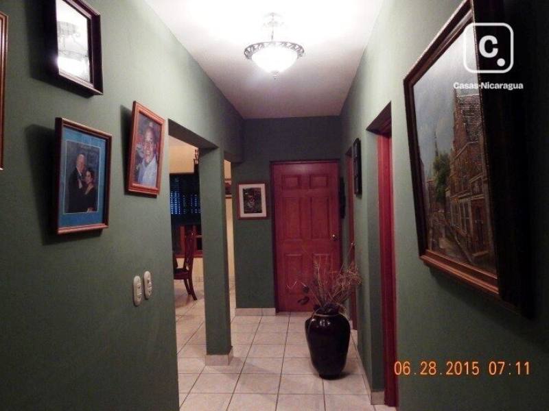 Casa en venta en Veracruz, Managua – 4 hab, 921 varas²