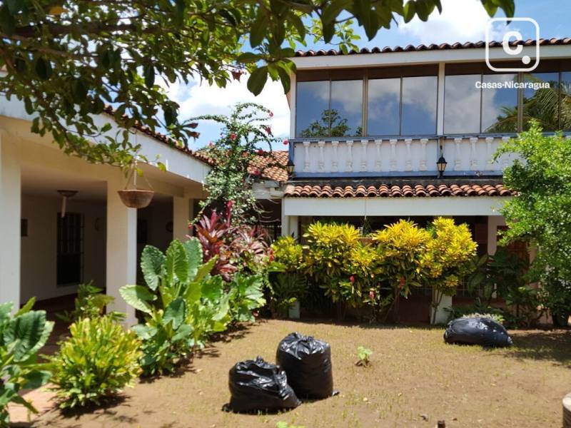 Casa en venta en Pista Jean Paul Genie, Managua – 4 hab, 320 m²