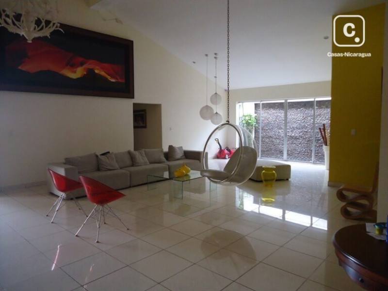 Casa en venta en Pista Jean Paul Genie, Managua – 3 hab, 400 m²