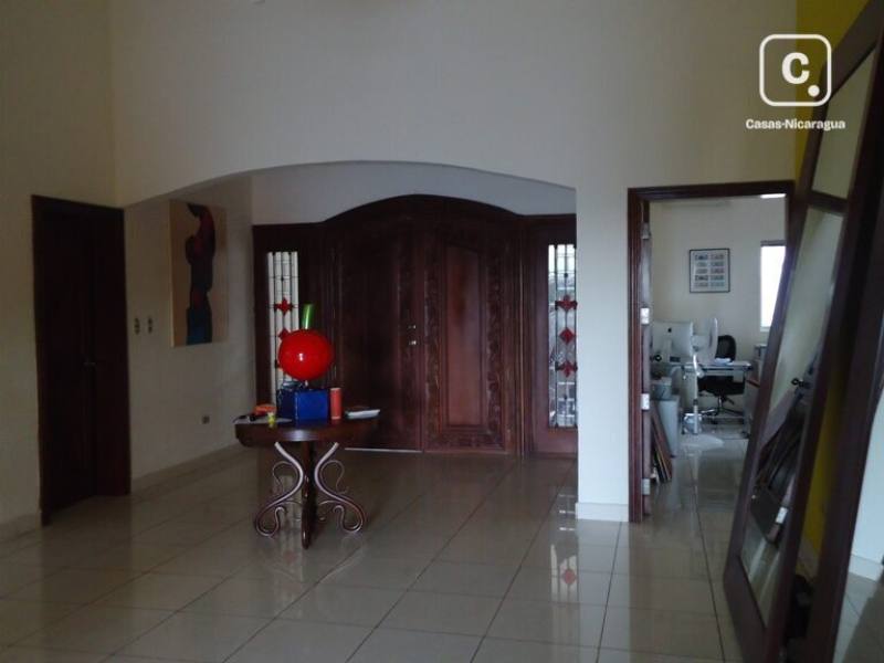 Casa en venta en Pista Jean Paul Genie, Managua – 3 hab, 400 m²