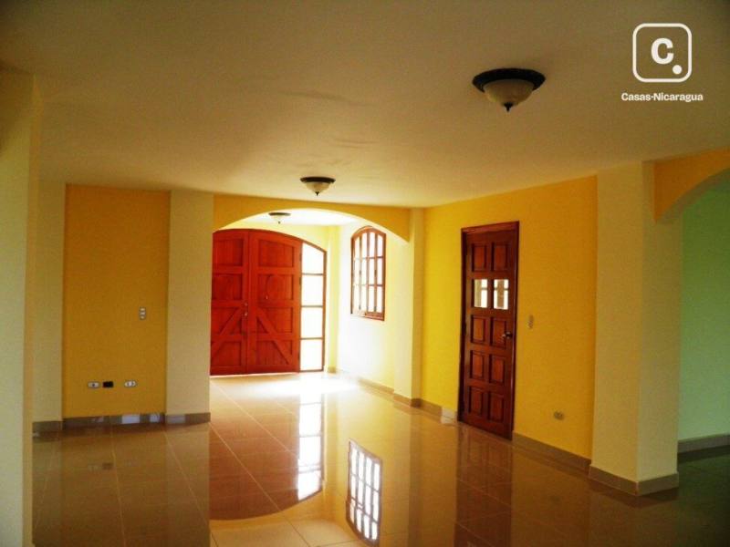 Casa en venta o alquiler en Las Colinas, Managua – 5 hab, 350 m²