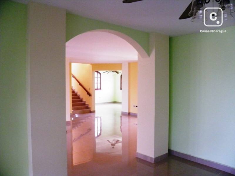 Casa en venta o alquiler en Las Colinas, Managua – 5 hab, 350 m²