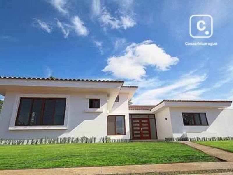 Casa en venta en Santo Domingo, Managua – 3 hab, 283 m², US$ 380,000