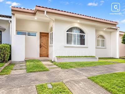 Casa en venta en Las Colinas, Managua
