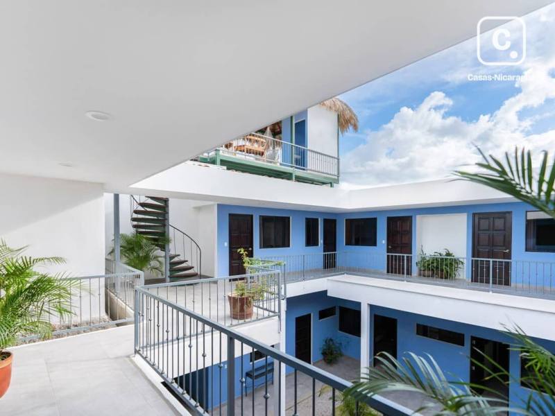Casa en venta en Granada – 14 hab, 675 m²