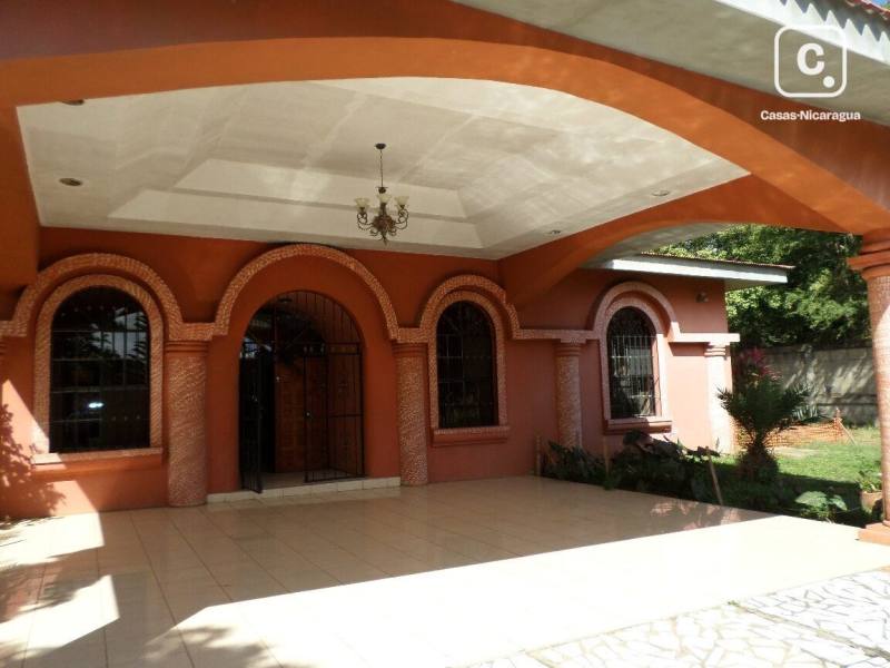 Casa en venta en Carretera Masaya, Managua – 7 hab, 10,000 varas²
