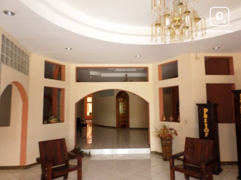 Casa en venta en Carretera Masaya, Managua – 7 hab, 10,000 varas²