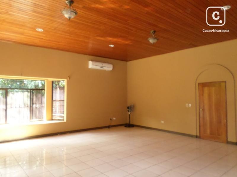 Casa en venta en Carretera Masaya, Managua – 7 hab, 10,000 varas²