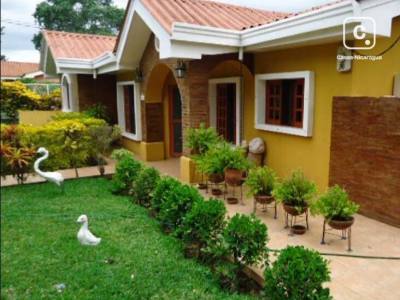 Casa en venta en Veracruz, Managua – 4 hab, 921 varas²