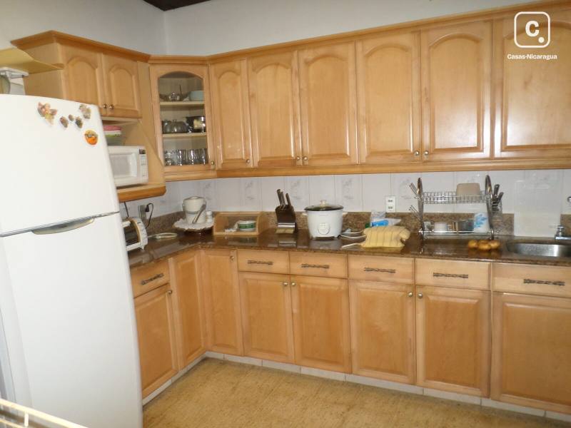 Casa en venta en Las Colinas, Managua – 4 hab, 400 m², US$ 270,000