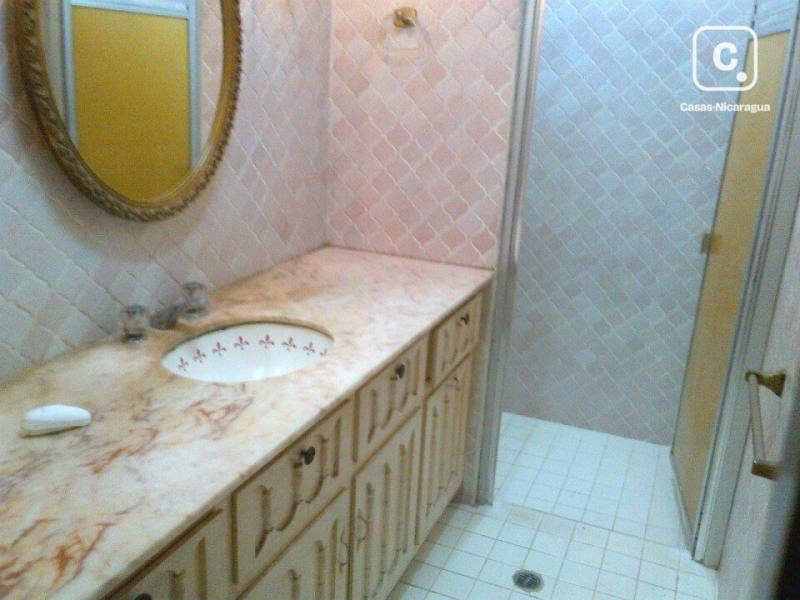 Casa en venta o alquiler en Planes de Altamira, Managua – 5 hab, 400 m²