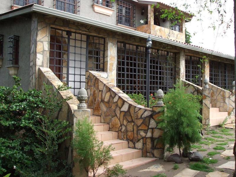 Casa en venta en Granada – 7 hab, 500 m²