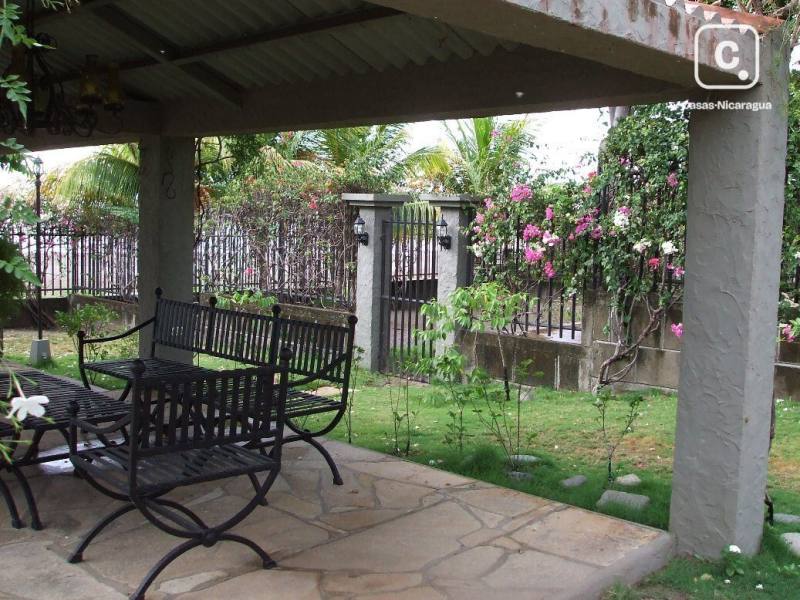 Casa en venta en Granada – 7 hab, 500 m²