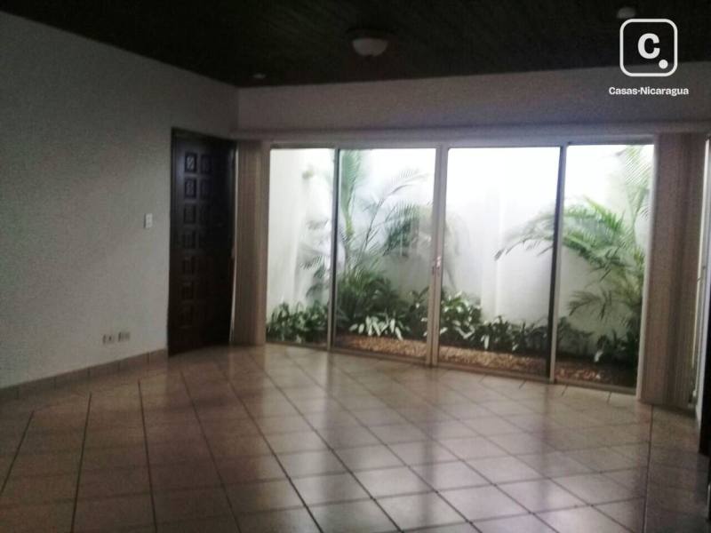 Casa en alquiler en Carretera Sur, Managua – 3 hab, US$ 900/mes